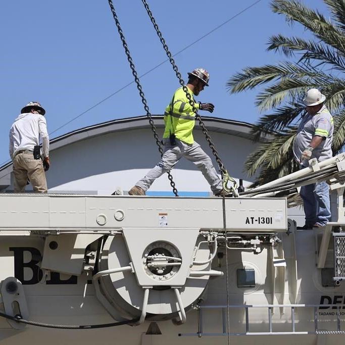 Workers dismantle Florida ride where teen fell to death